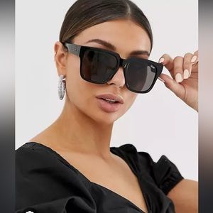 Quay On The Prowl Sunglasses in Black